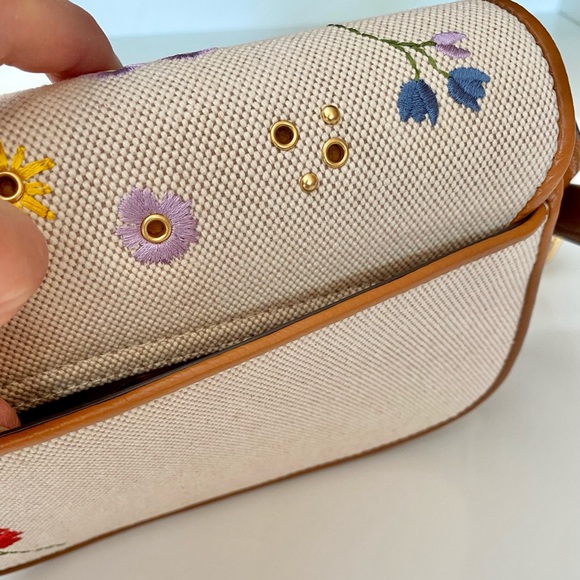 SOLD🌼NEW🌺🌼Tory Burch Britten floral canvas small saddle bag/crossbody - Picture 9 of 16